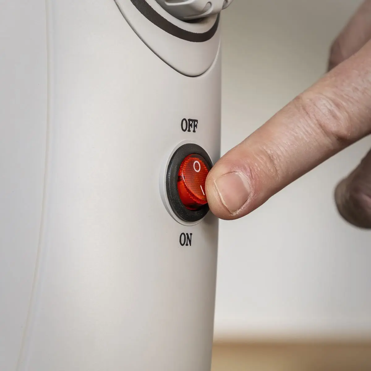 Sealey Oil-Filled Radiator Mini 800W/230V 6-Element - Image 3