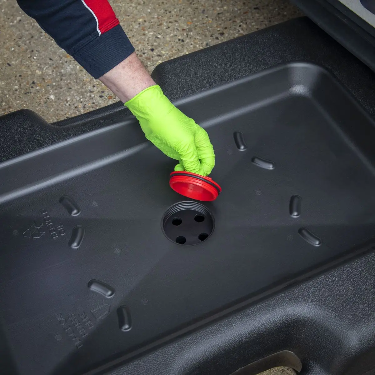 Sealey Oil/Fluid Drain & Recycling Container 54L - Wheeled - Image 9