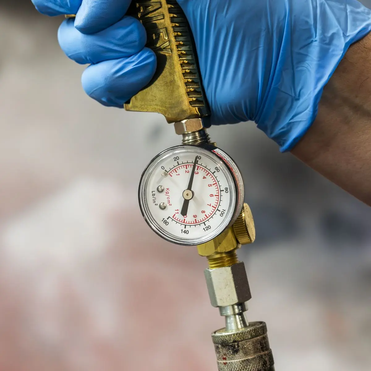 Sealey On-Gun Regulator with Gauge - Image 2