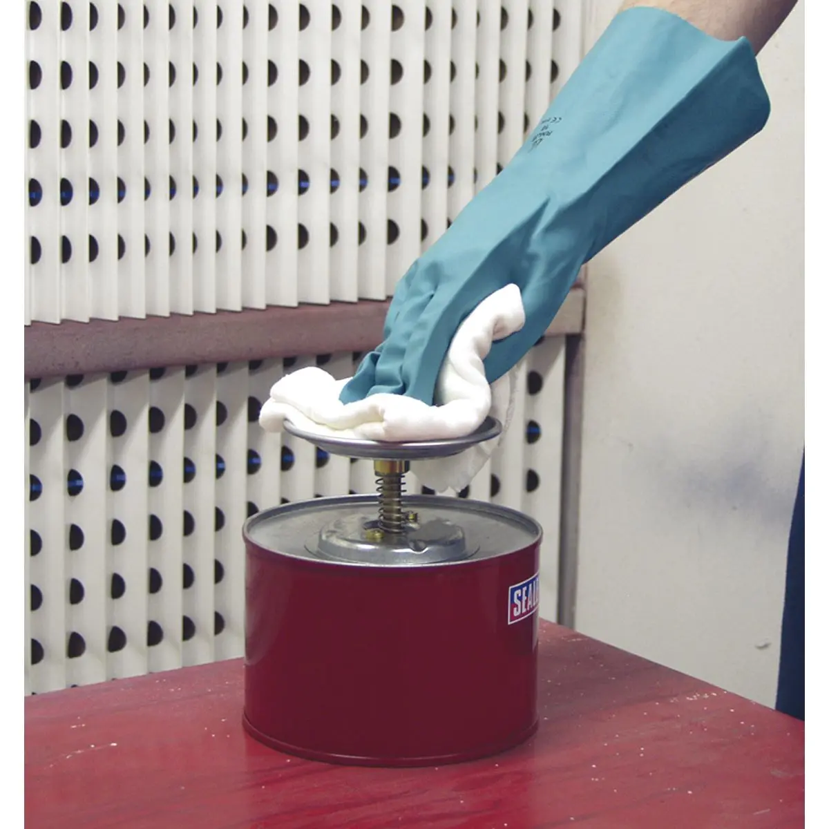 Sealey Plunger Can 1.9L - Image 2