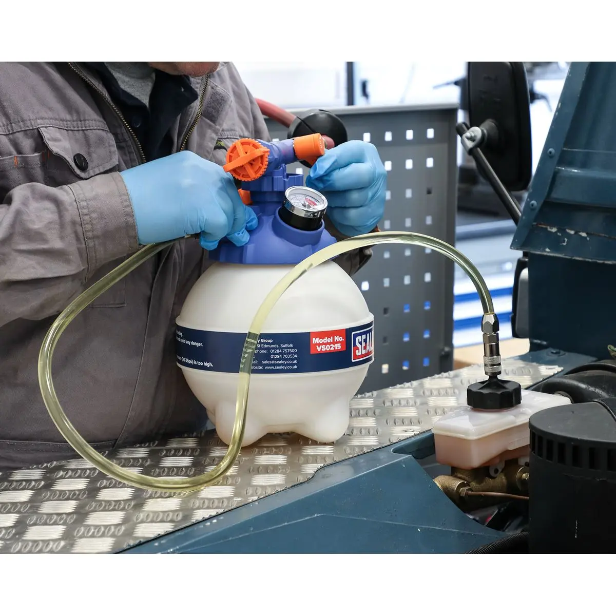 Sealey Pneumatic Brake Bleeder 3L - Image 6