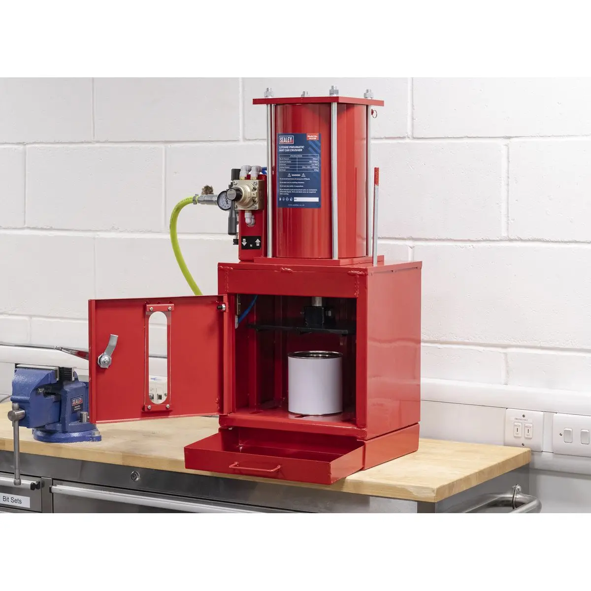 Sealey Pneumatic Paint Can Crusher 2.2 Tonne - Image 12
