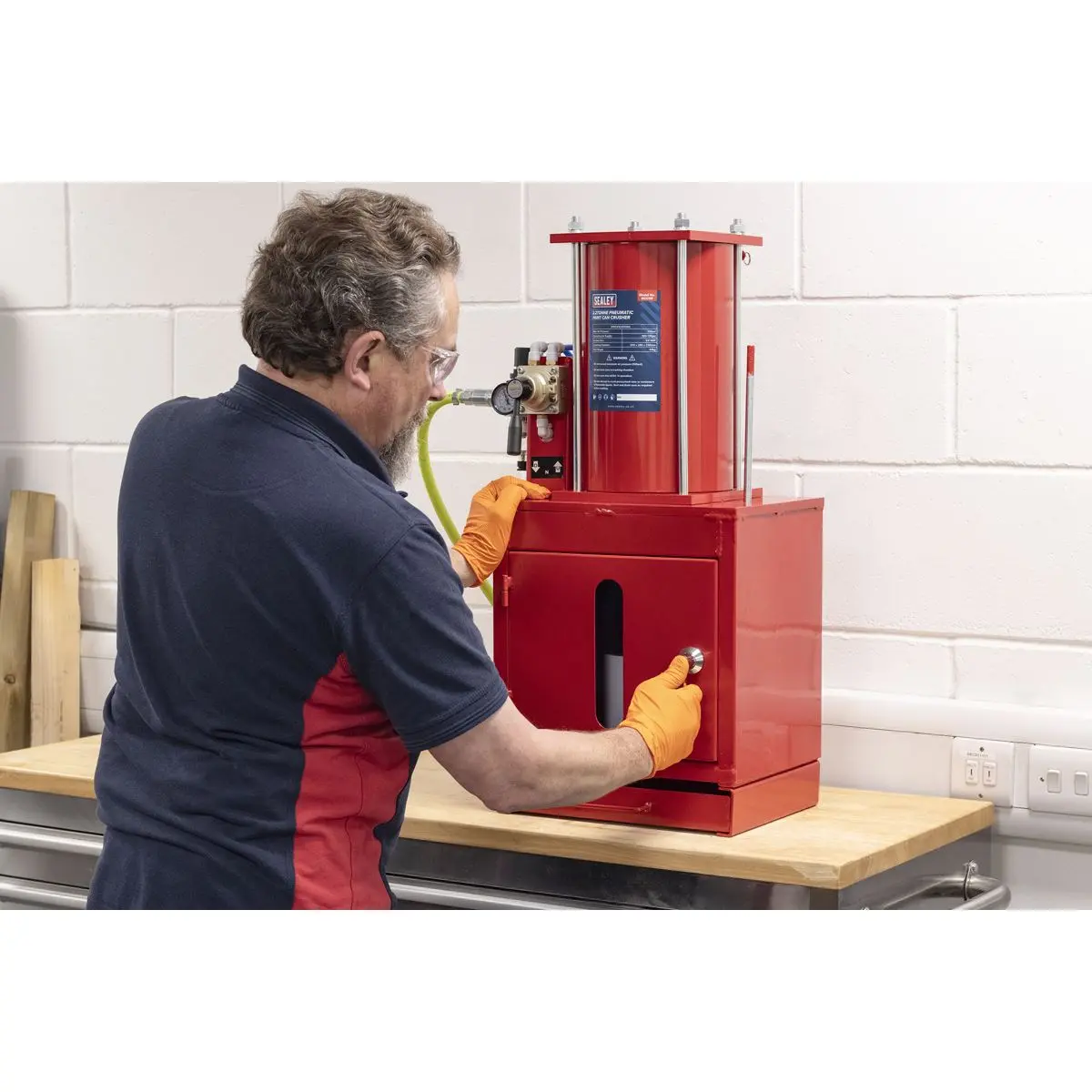 Sealey Pneumatic Paint Can Crusher 2.2 Tonne - Image 5