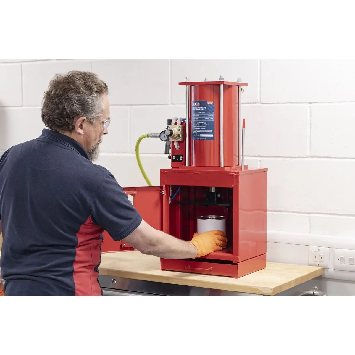 Sealey Pneumatic Paint Can Crusher 2.2 Tonne - Image 6