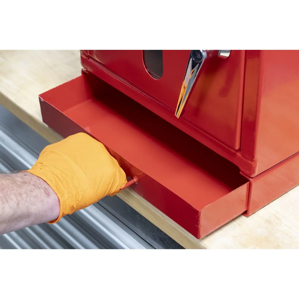 Sealey Pneumatic Paint Can Crusher 2.2 Tonne - Image 8