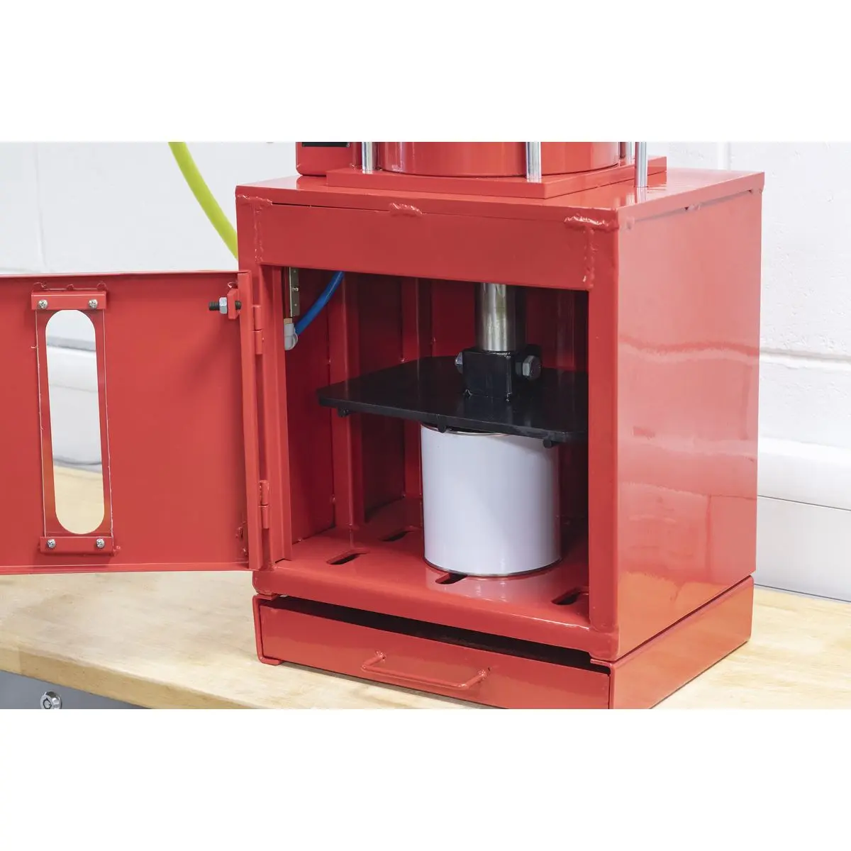 Sealey Pneumatic Paint Can Crusher 2.2 Tonne - Image 9