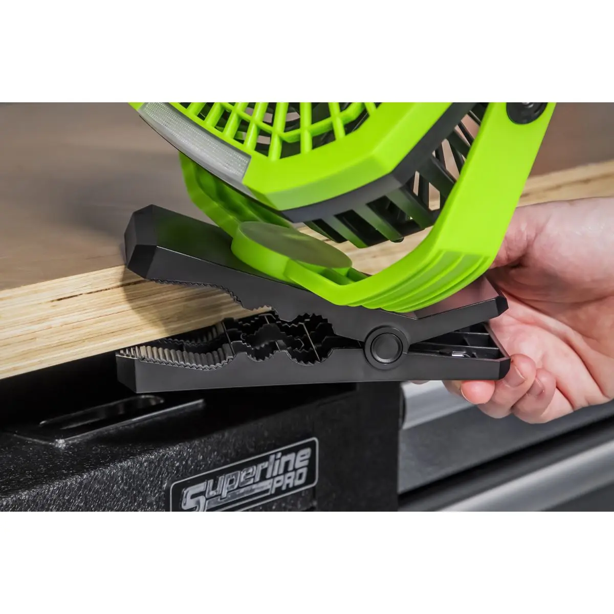 Sealey Portable Clip Fan with Worklight 8" 4 Speeds - Image 4