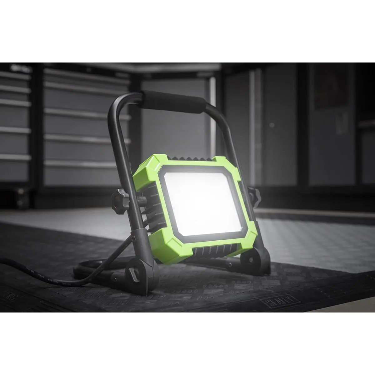Sealey Portable Floodlight 24W SMD LED 230V - Image 6