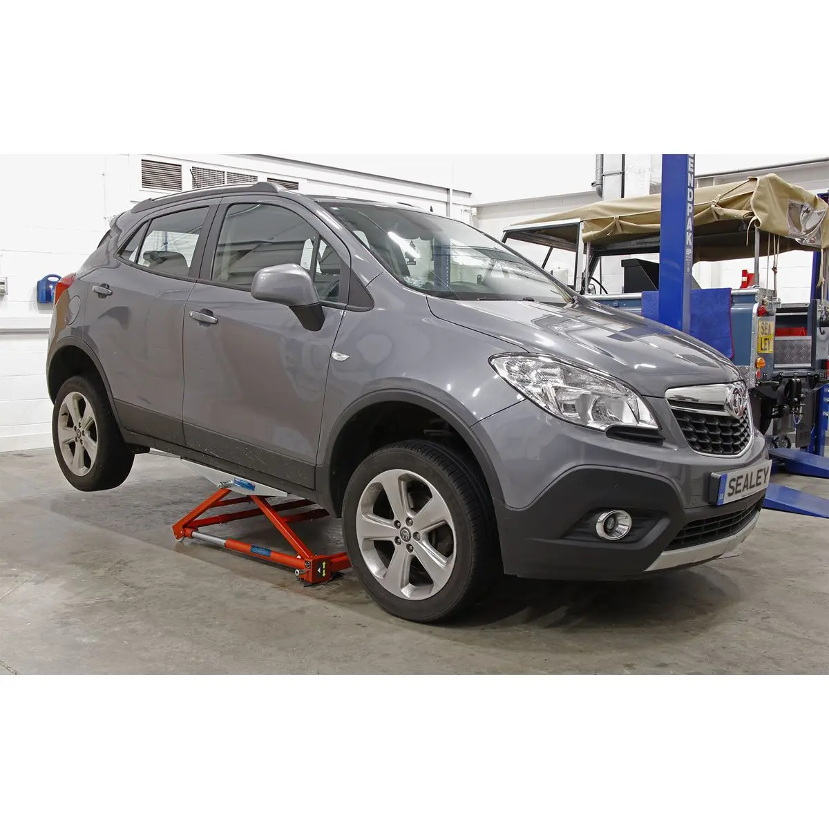 Sealey Portable Pivot Car Lift 1500kg - Image 4