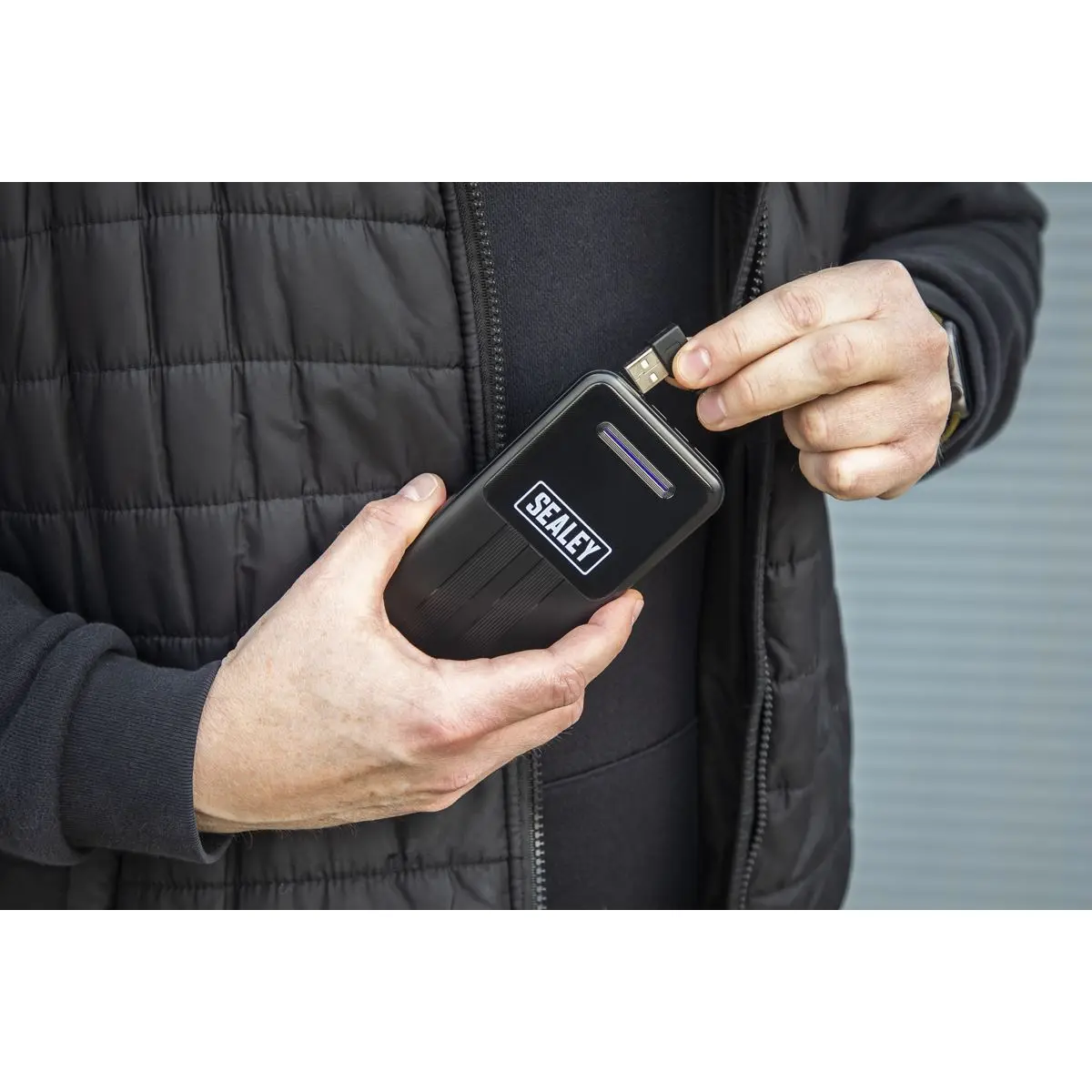 Sealey Portable Power Bank 10W 20000mAh - Image 6