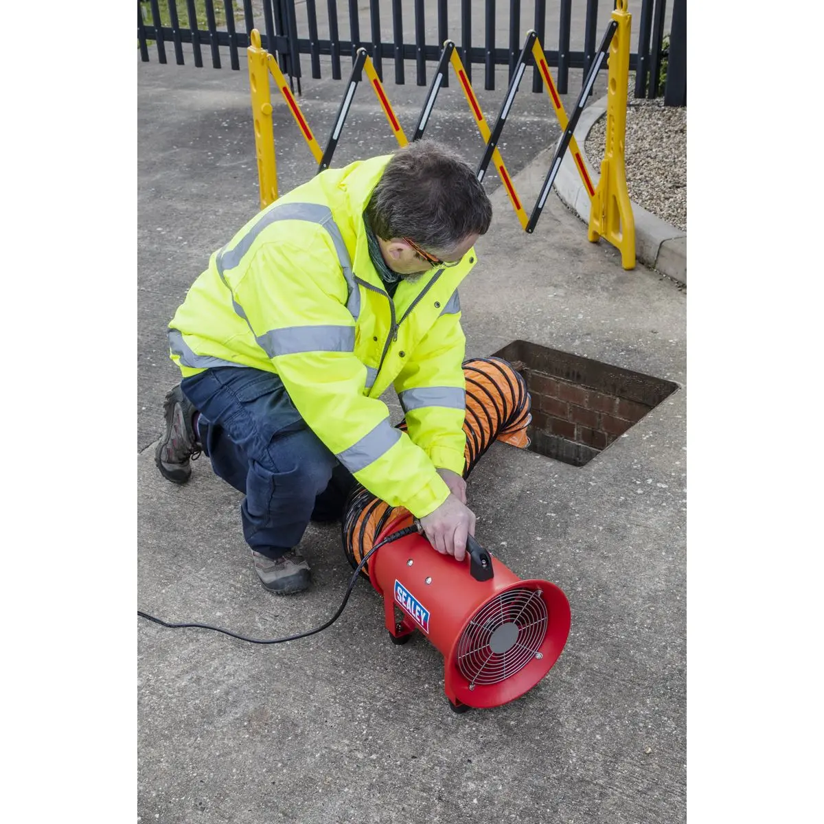 Sealey Portable Ventilator Ø200mm with 5m Ducting - Image 8