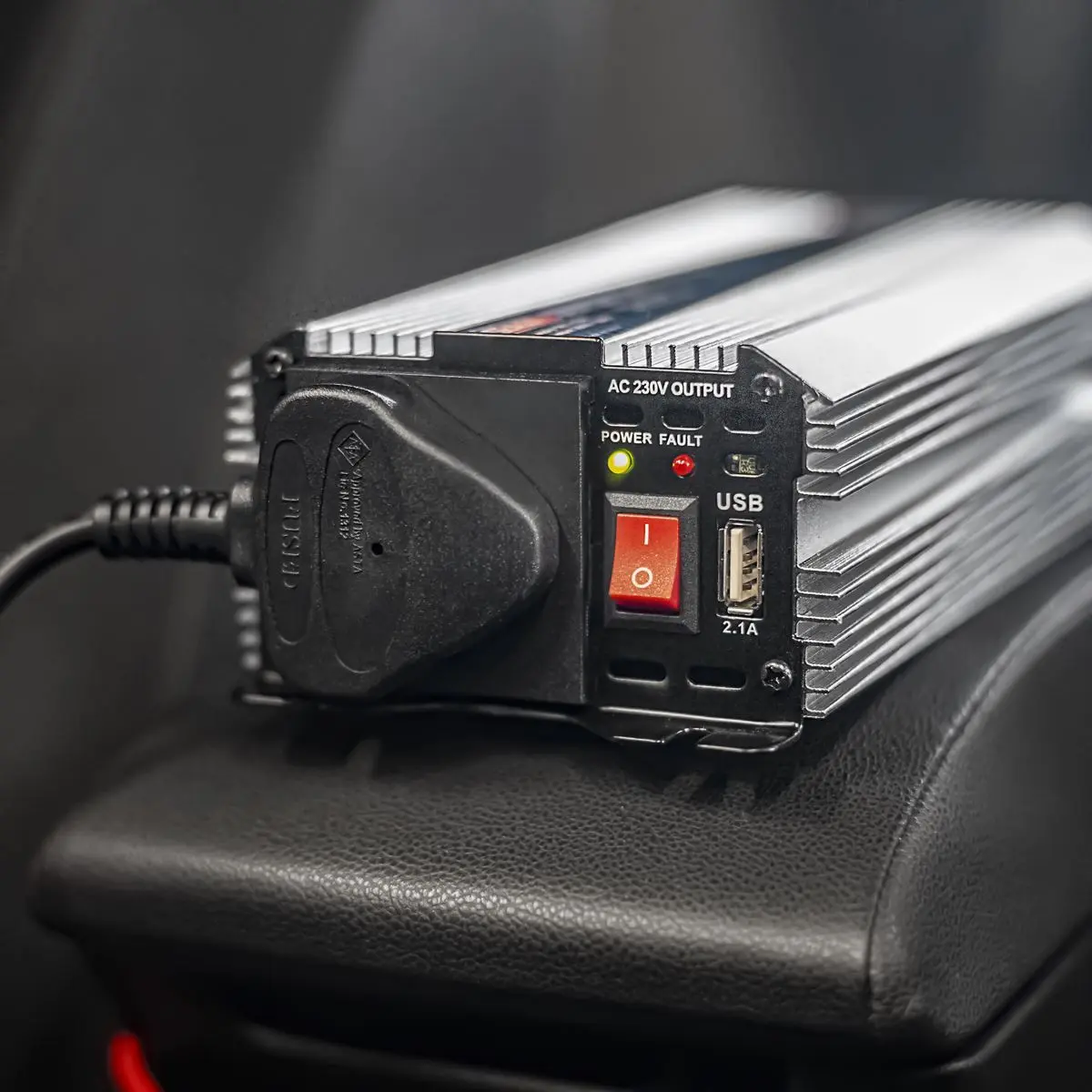 Sealey Modified Sine Wave Power Inverter 500W 12V DC - 230V ~ 50Hz - Image 2