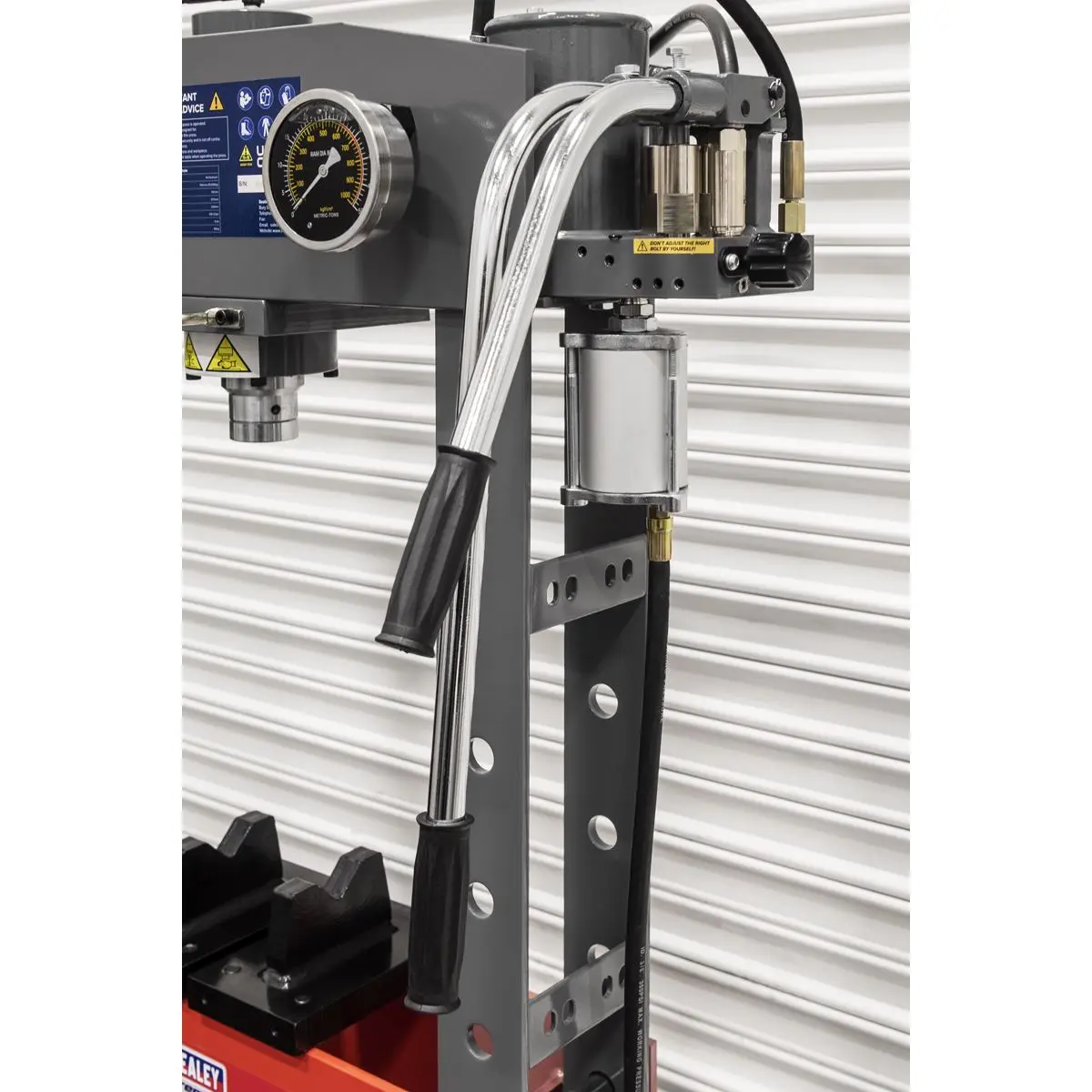 Sealey Premier Premier Air/Hydraulic Floor Type Press with Foot Pedal 30 Tonne - Image 11
