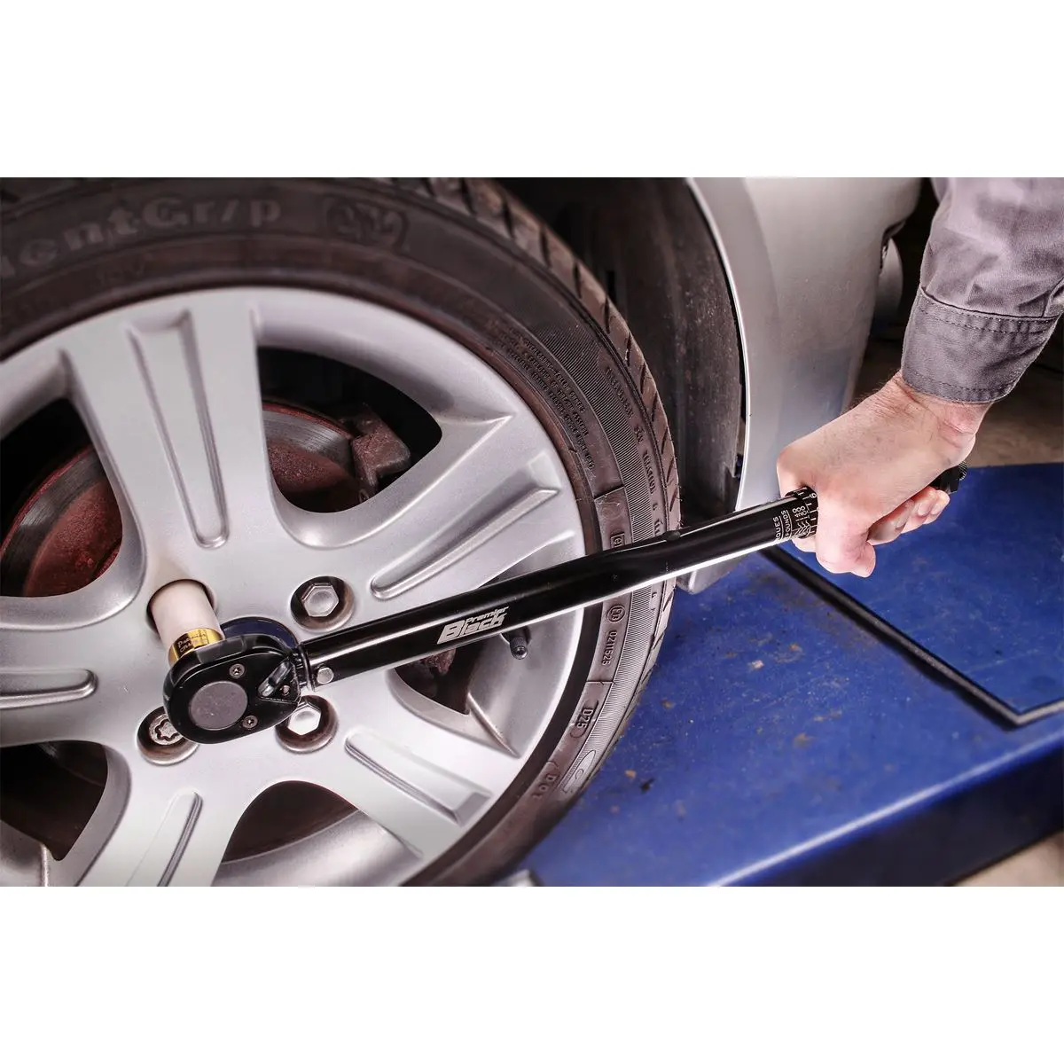 Sealey Premier Black 1/2" Drive Calibrated Micrometer Torque Wrench 27-204Nm - Image 4