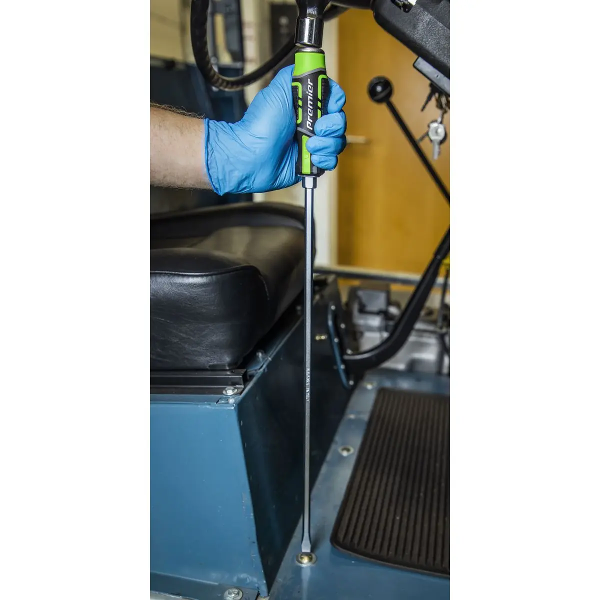 Sealey Premier Extra-Long Hammer-Thru Screwdriver Set Hi-Vis Green 450mm 3pc - Image 7