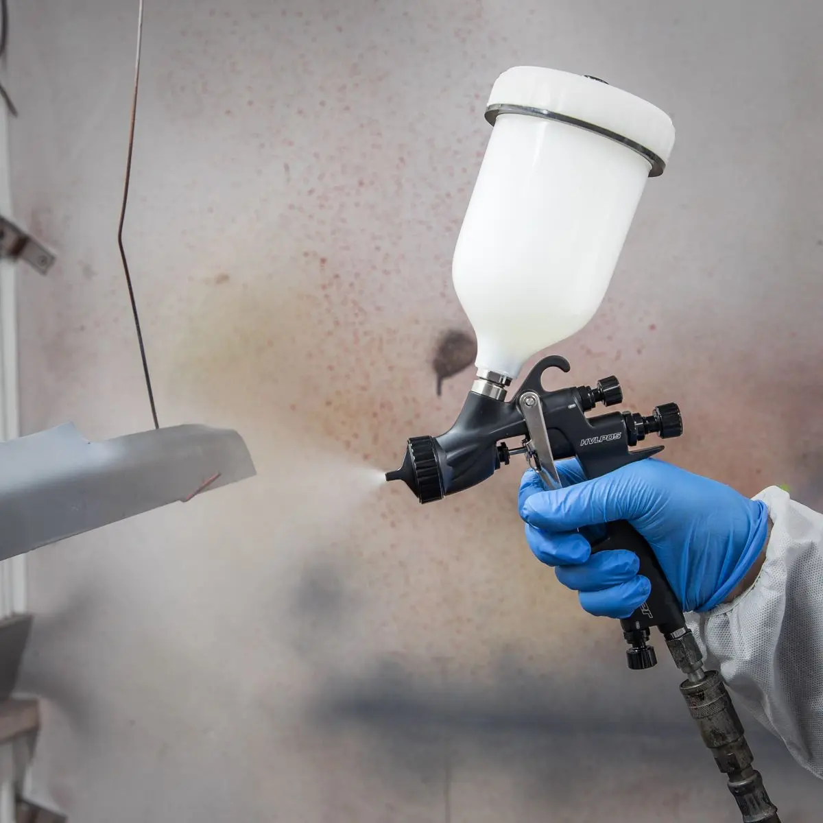 Sealey Premier HVLP Gravity Feed Spray Gun 1.3mm Set-Up - Image 2