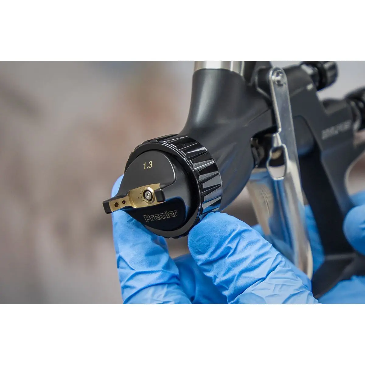 Sealey Premier HVLP Gravity Feed Spray Gun 1.3mm Set-Up - Image 5