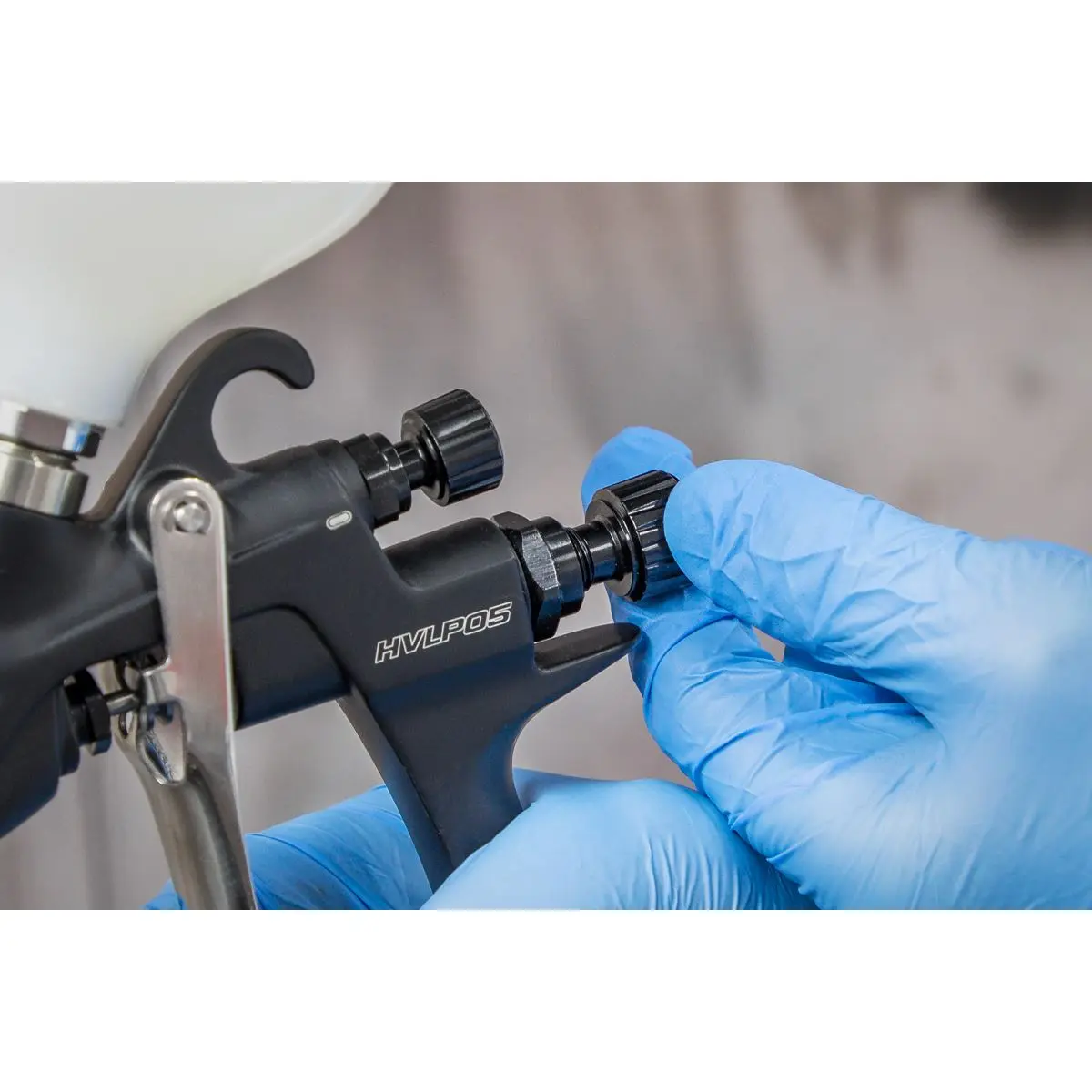Sealey Premier HVLP Gravity Feed Spray Gun 1.3mm Set-Up - Image 7