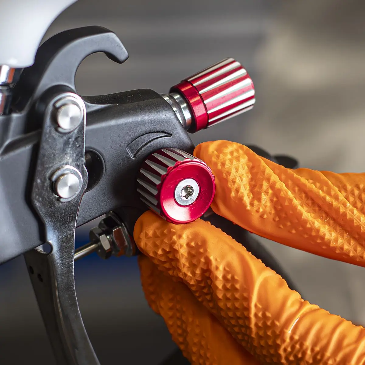 Sealey Premier HVLP Gravity Feed Touch Up Spray Gun 1mm Nozzle Set Up - Image 7