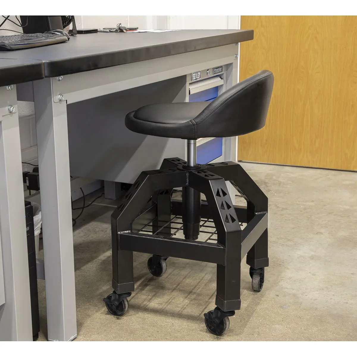Sealey Premier Industrial Premier Industrial Pneumatic Creeper Stool with Adjustable Height Swivel Seat & Back Rest - Image 2