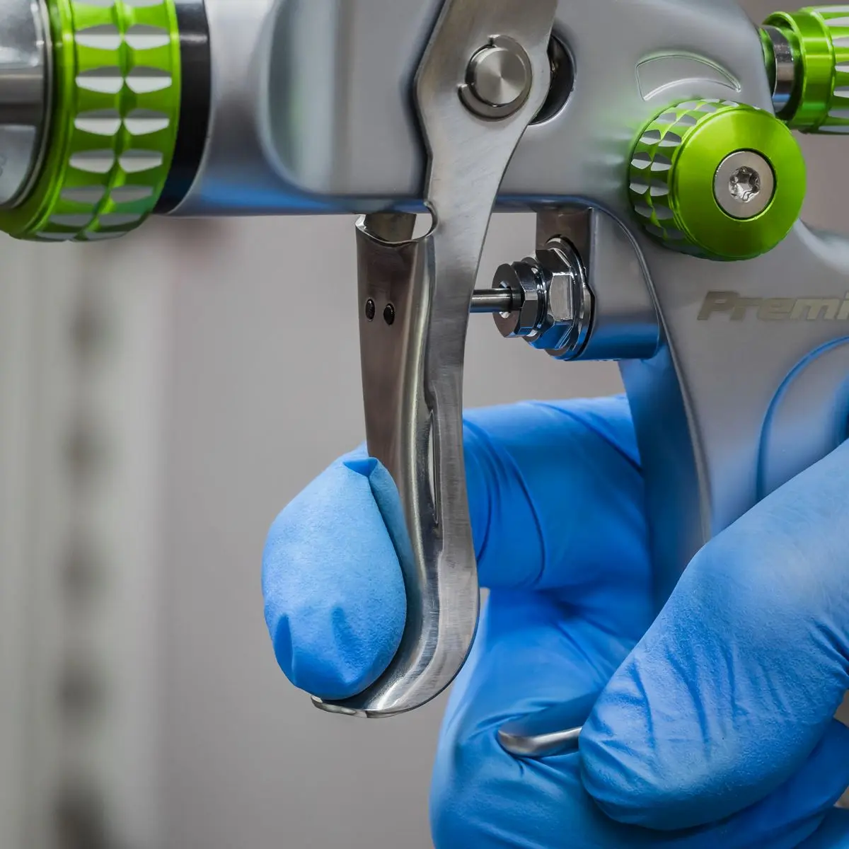 Sealey Premier LVLP Gravity Feed Spray Gun - 1.4mm Set-Up - Image 3