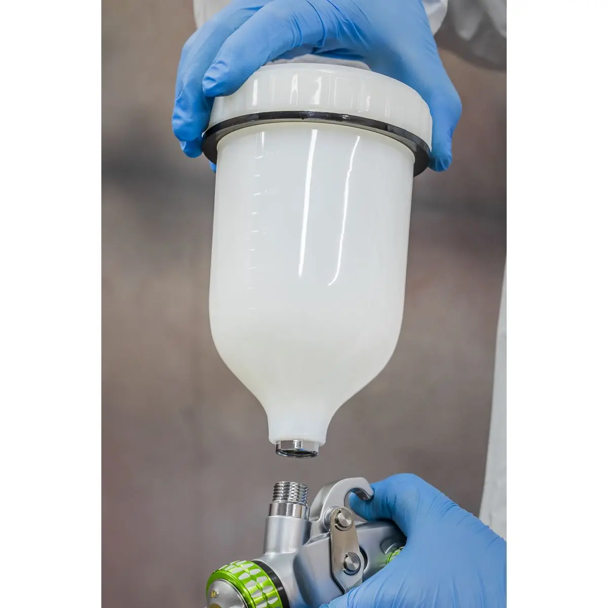 Sealey Premier LVLP Gravity Feed Spray Gun - 1.4mm Set-Up - Image 4
