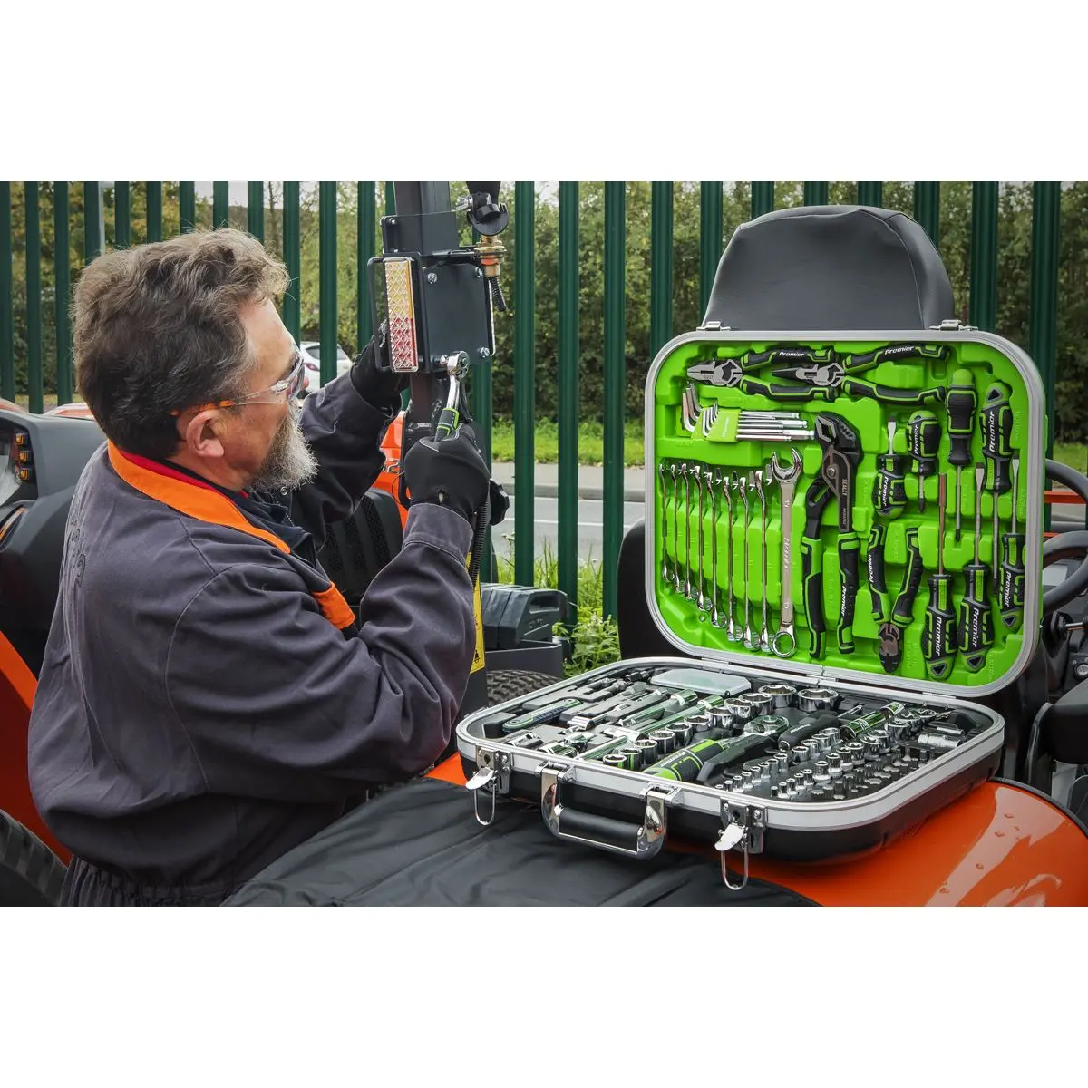 Sealey Premier Mechanic's Tool Kit 144pc Hi-Vis Green - Image 6