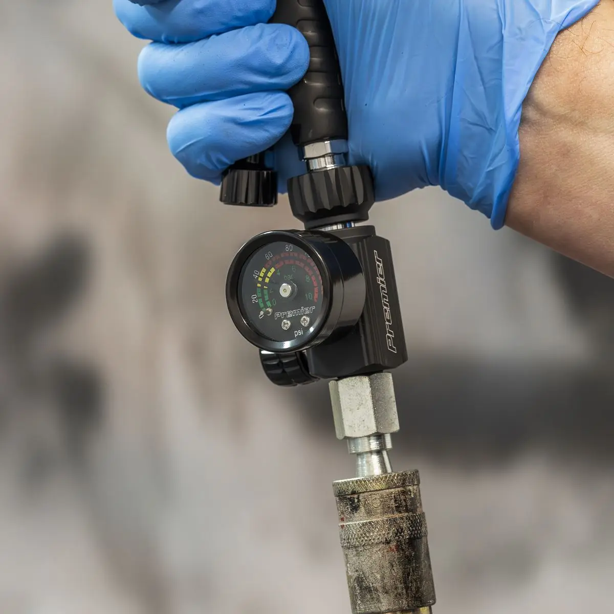 Sealey Premier On-Gun Air Pressure Regulator/Gauge with Glass Lens - Image 3