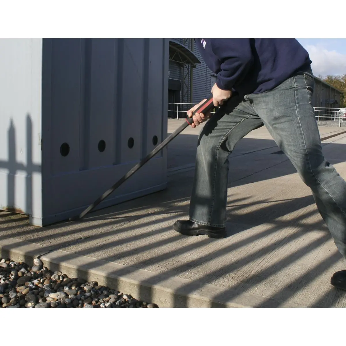 Sealey Premier Pry Bar 1220mm 45° Heavy-Duty with Hammer Cap - Image 4