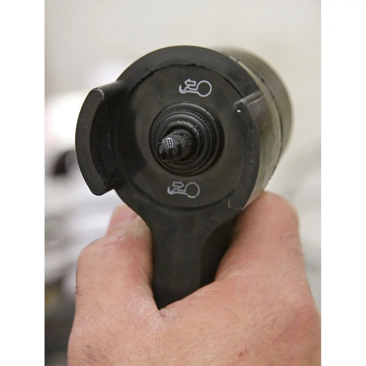 Sealey Premier Recovery Winch 8180kg(18000lb)Line Pull 12V Industrial - Image 3