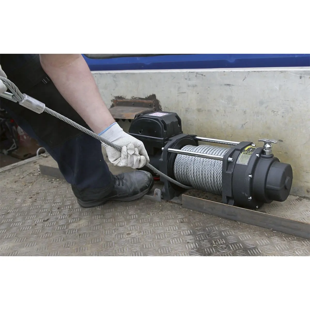 Sealey Premier Recovery Winch 8180kg(18000lb)Line Pull 12V Industrial - Image 4