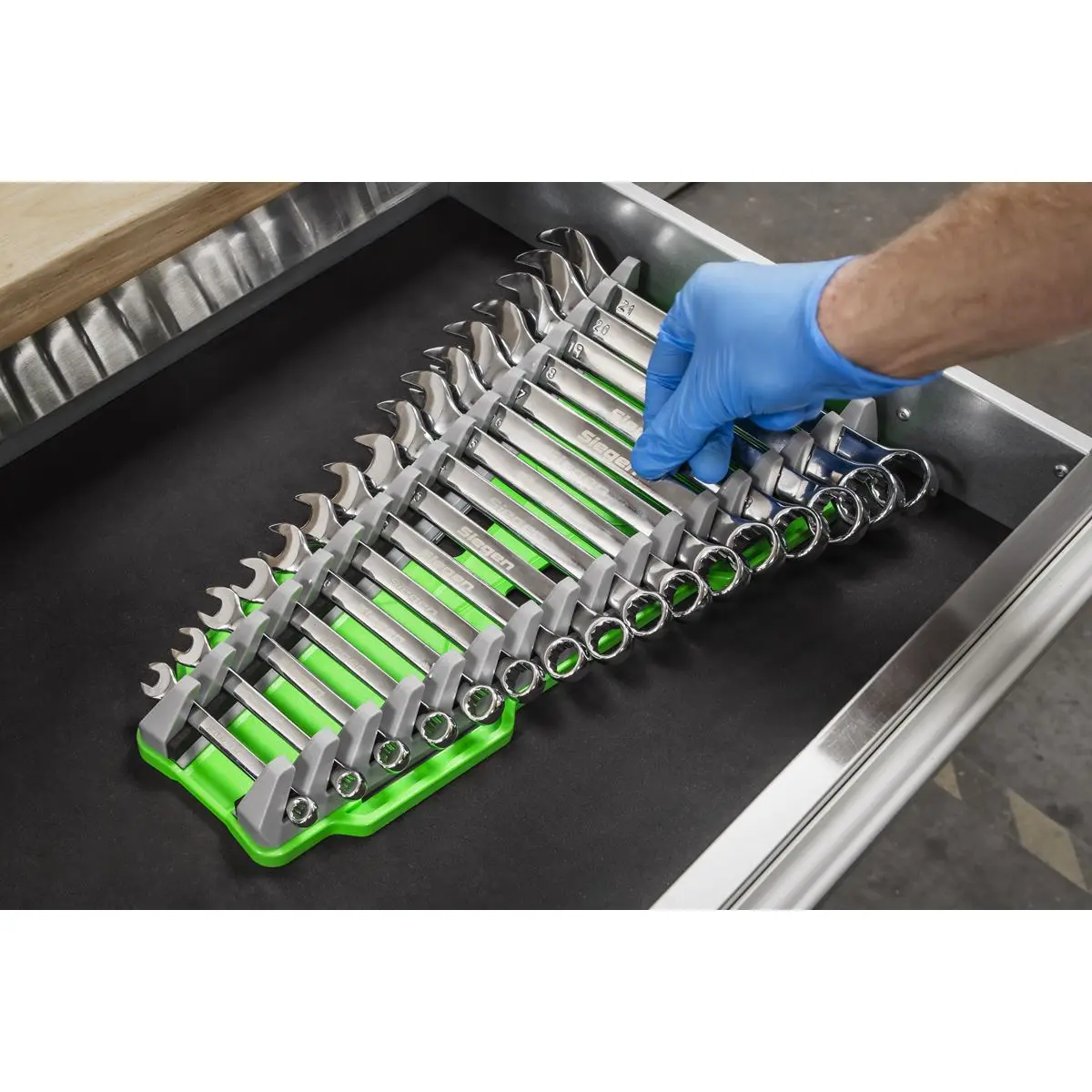 Sealey Premier Reversible Spanner Rack 16pc Hi-Vis Green - Image 4