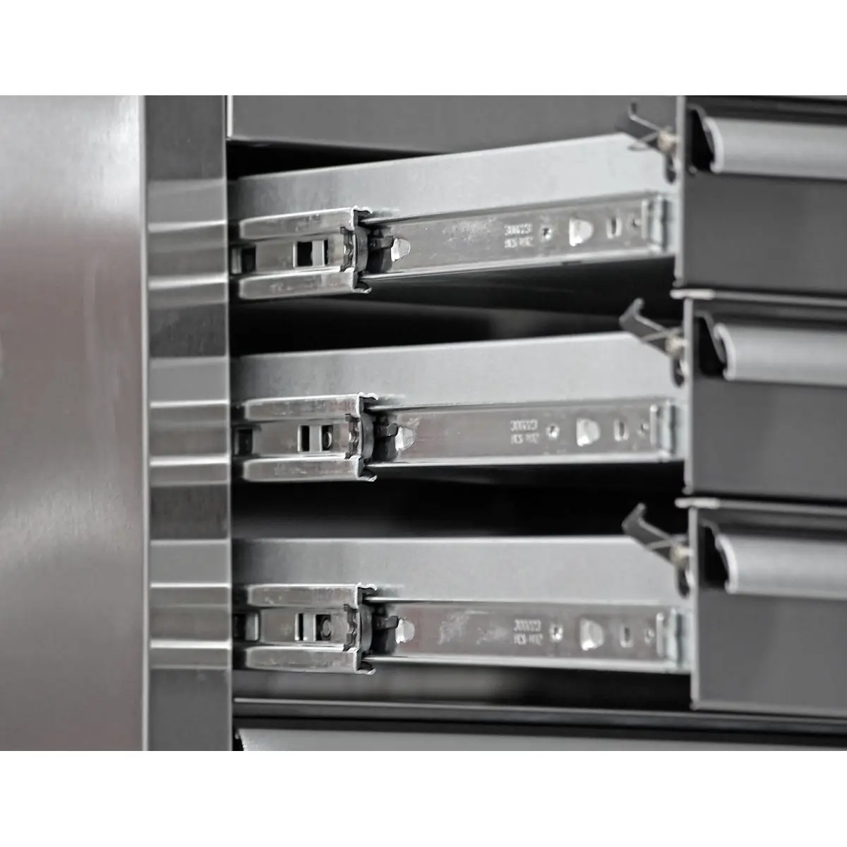 Sealey Premier Rollcab 6 Drawer 675mm Stainless Steel Heavy-Duty - Image 8