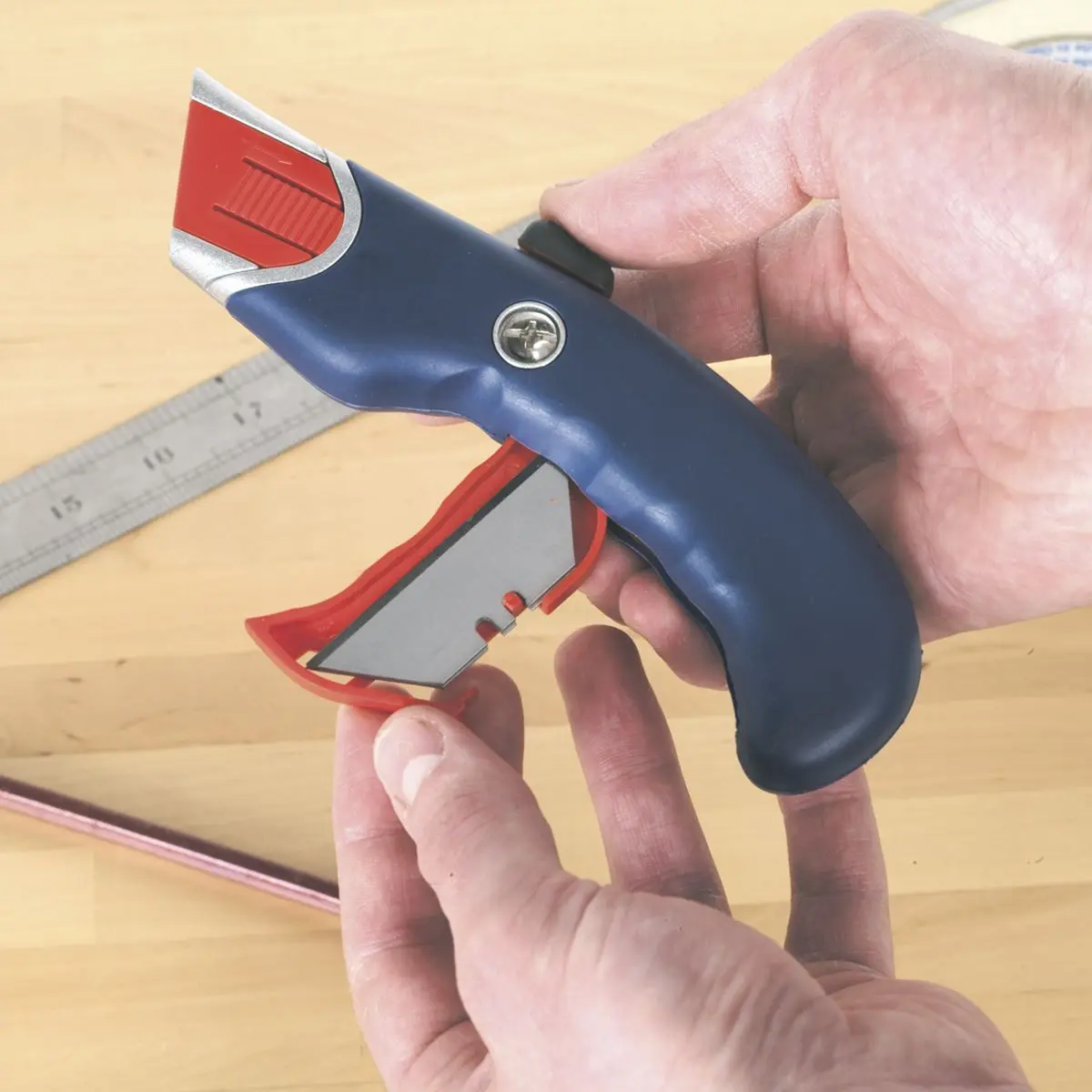 Sealey Premier Safety Knife Auto-Retracting - Image 2