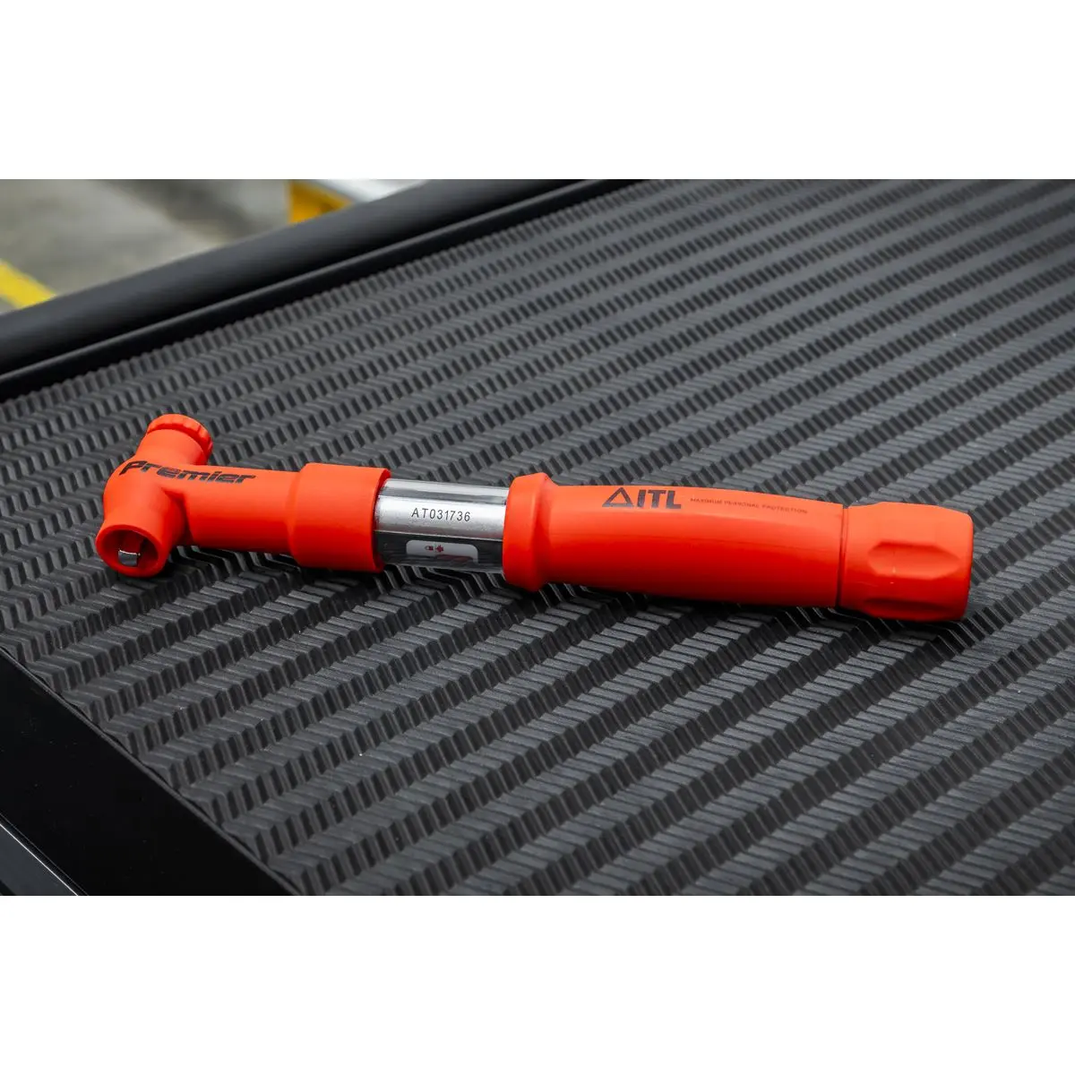 Sealey Premier Torque Wrench Insulated 1/4"Sq Drive 2-12Nm - Image 2