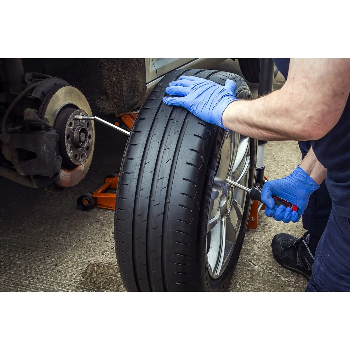 Sealey Premier WheelEazy™ Wheel Fitting & Alignment Tool - Image 2