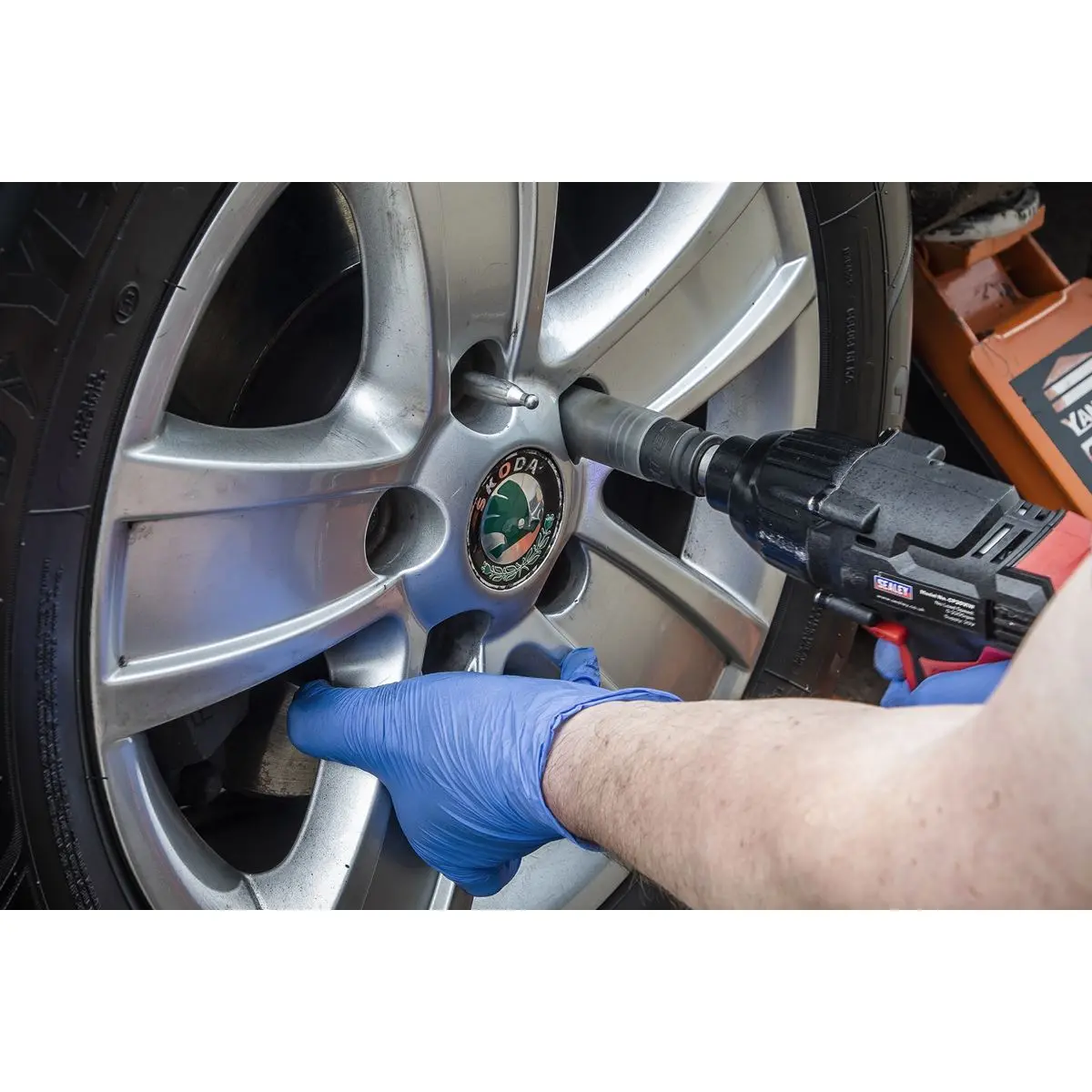 Sealey Premier WheelEazy™ Wheel Fitting & Alignment Tool - Image 8