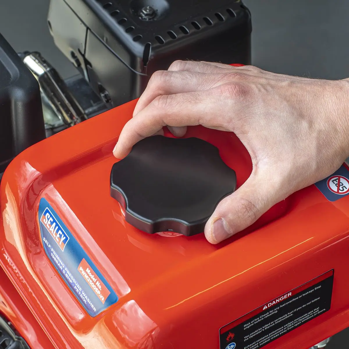Sealey Pressure Washer 220bar 540L/hr Self-Priming 6.5hp Petrol - Image 9