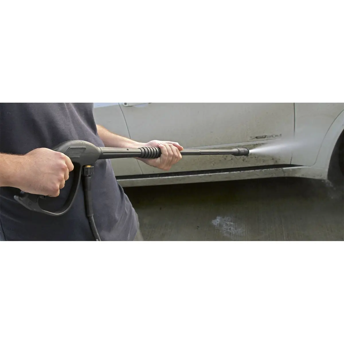 Sealey Professional Pressure Washer 140bar with Accessories - Image 3