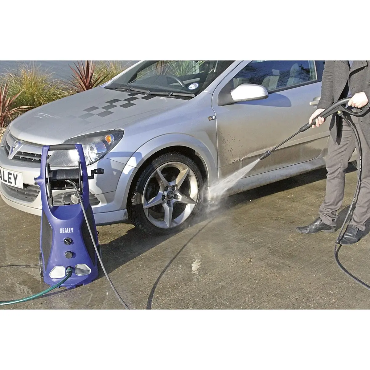 Sealey Professional Pressure Washer 140bar with Accessories - Image 5
