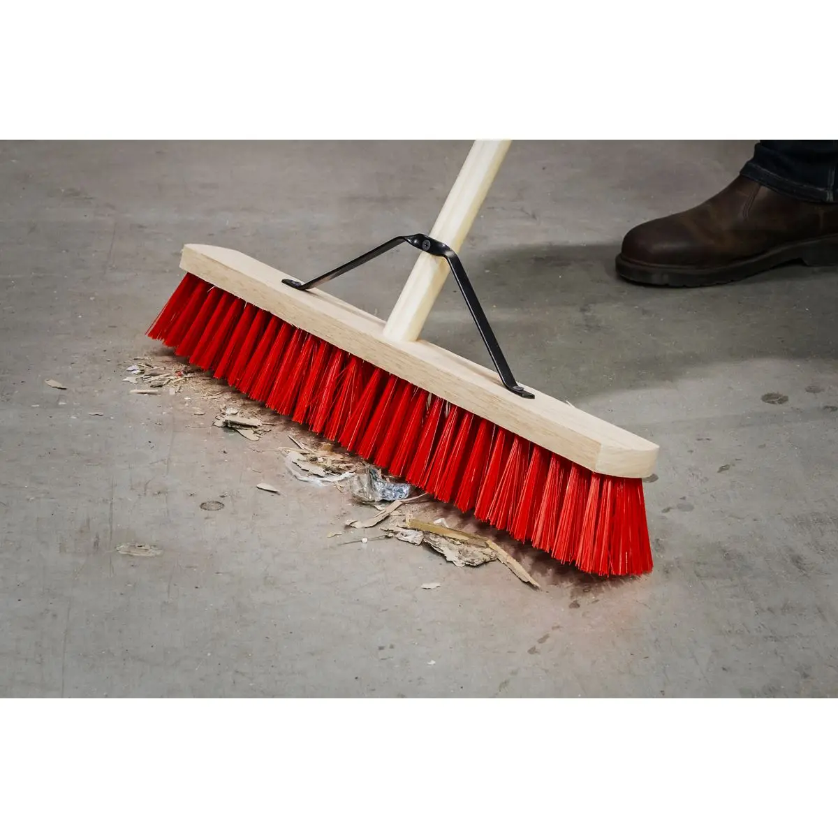 Sealey PVC Bristle Broom 24"(610mm) - Image 7