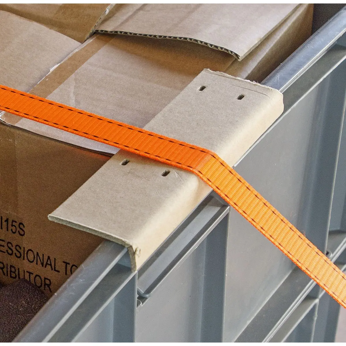 Sealey Ratchet Strap 25mm x 5m Polyester Webbing with Corner Protector 600kg Breaking Strength - Image 3