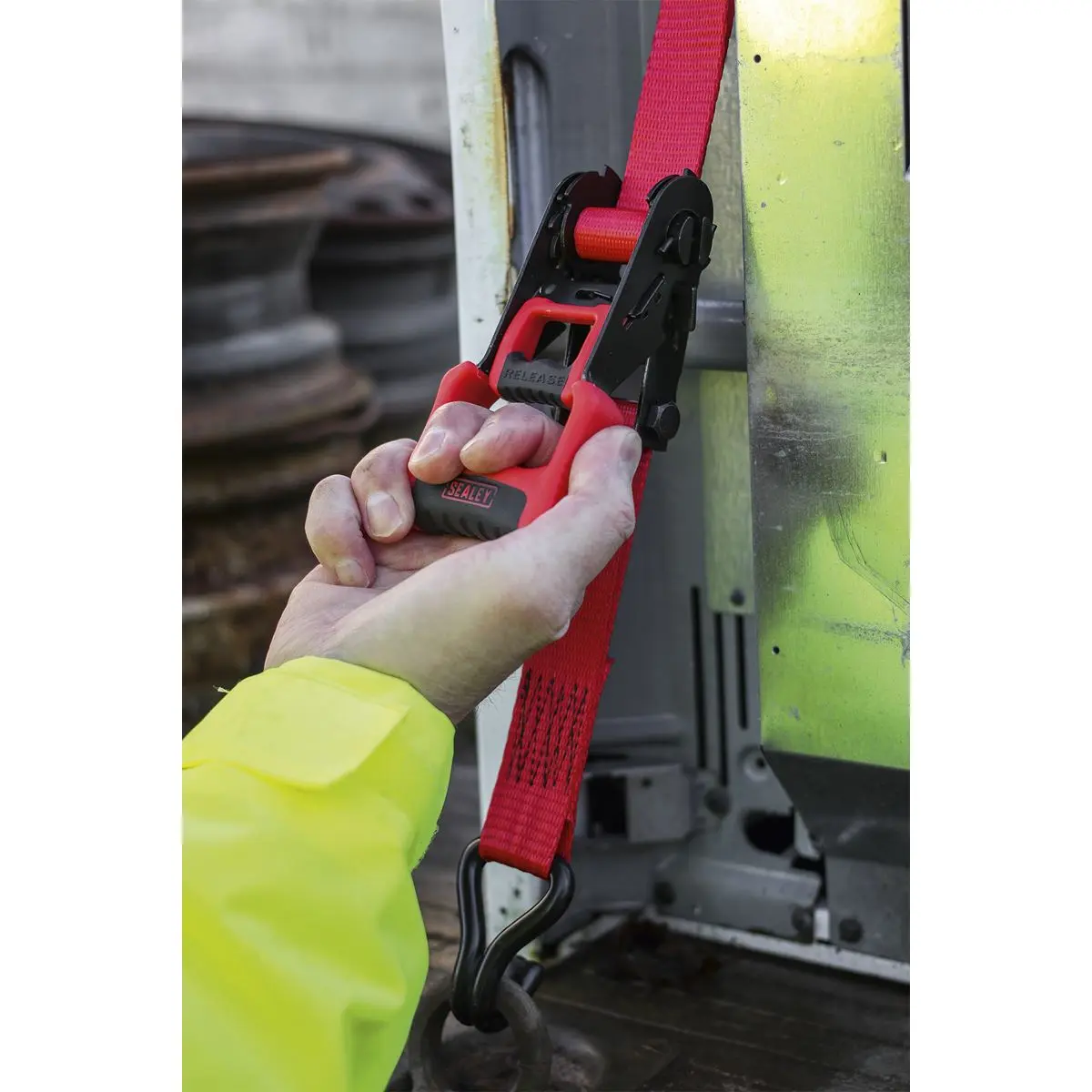 Sealey Ratchet Straps 32mm x 4.9m Polyester Webbing with J-Hooks 1200kg Breaking Strength - 2 Pairs - Image 2