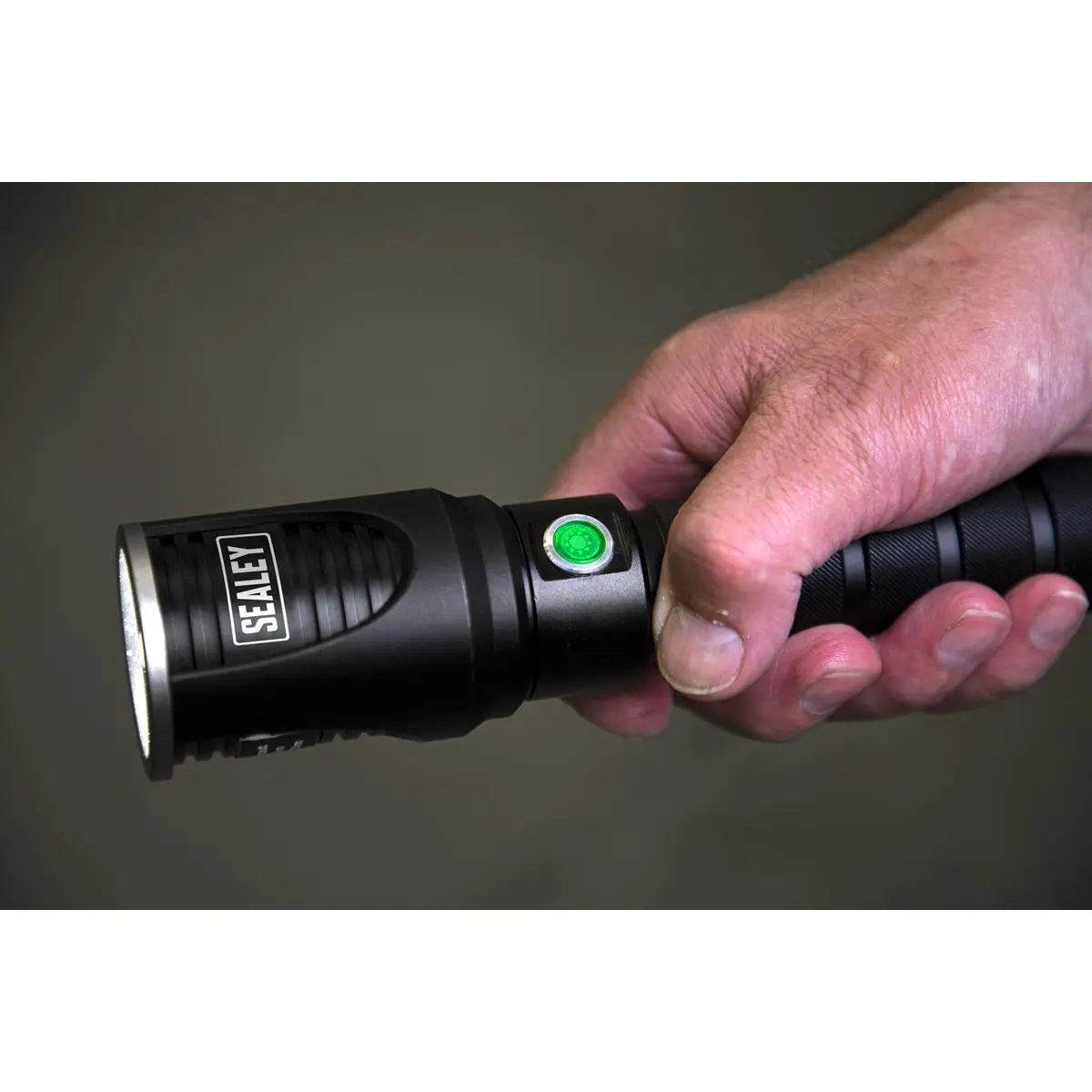 Sealey Rechargeable Aluminium Torch with Adjustable Focus 10W SMD LED - Image 8