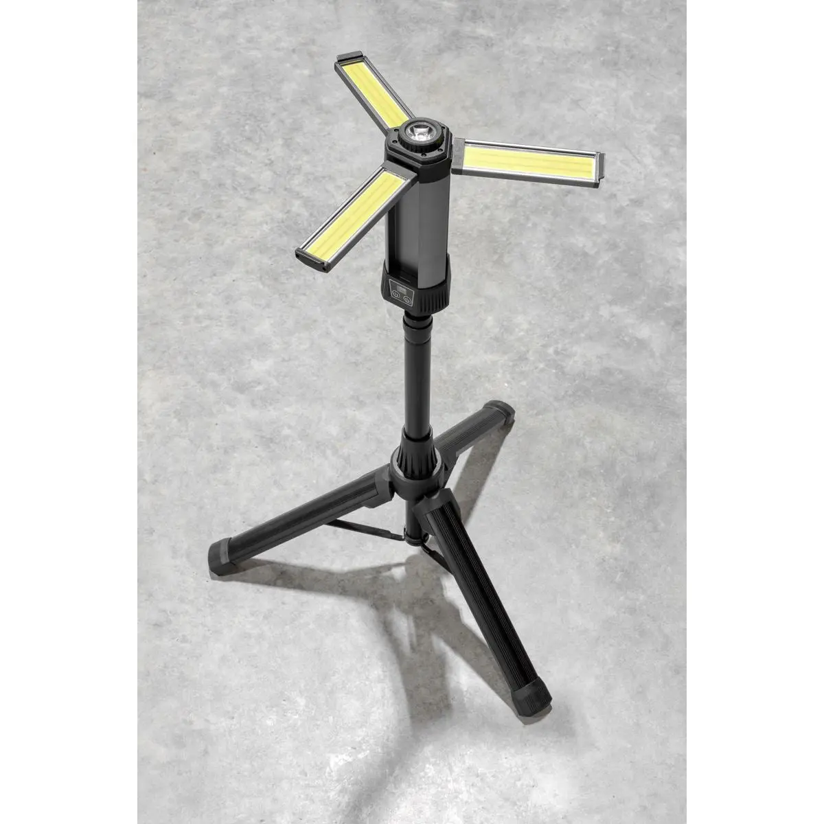 Sealey Rechargeable Flexible Floodlight with Tripod 24W COB LED & 5W SMD LED - Image 16