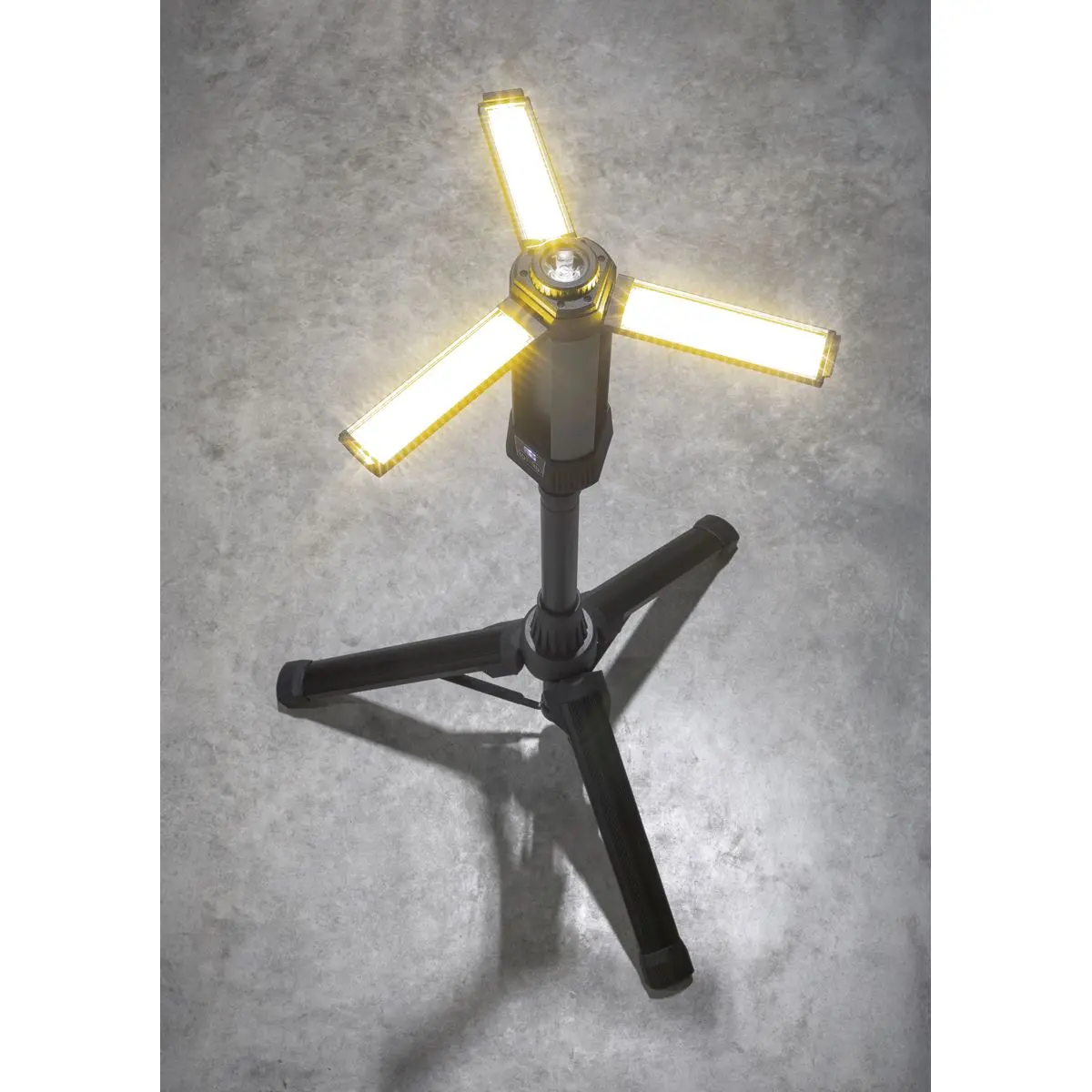 Sealey Rechargeable Flexible Floodlight with Tripod 24W COB LED & 5W SMD LED - Image 17