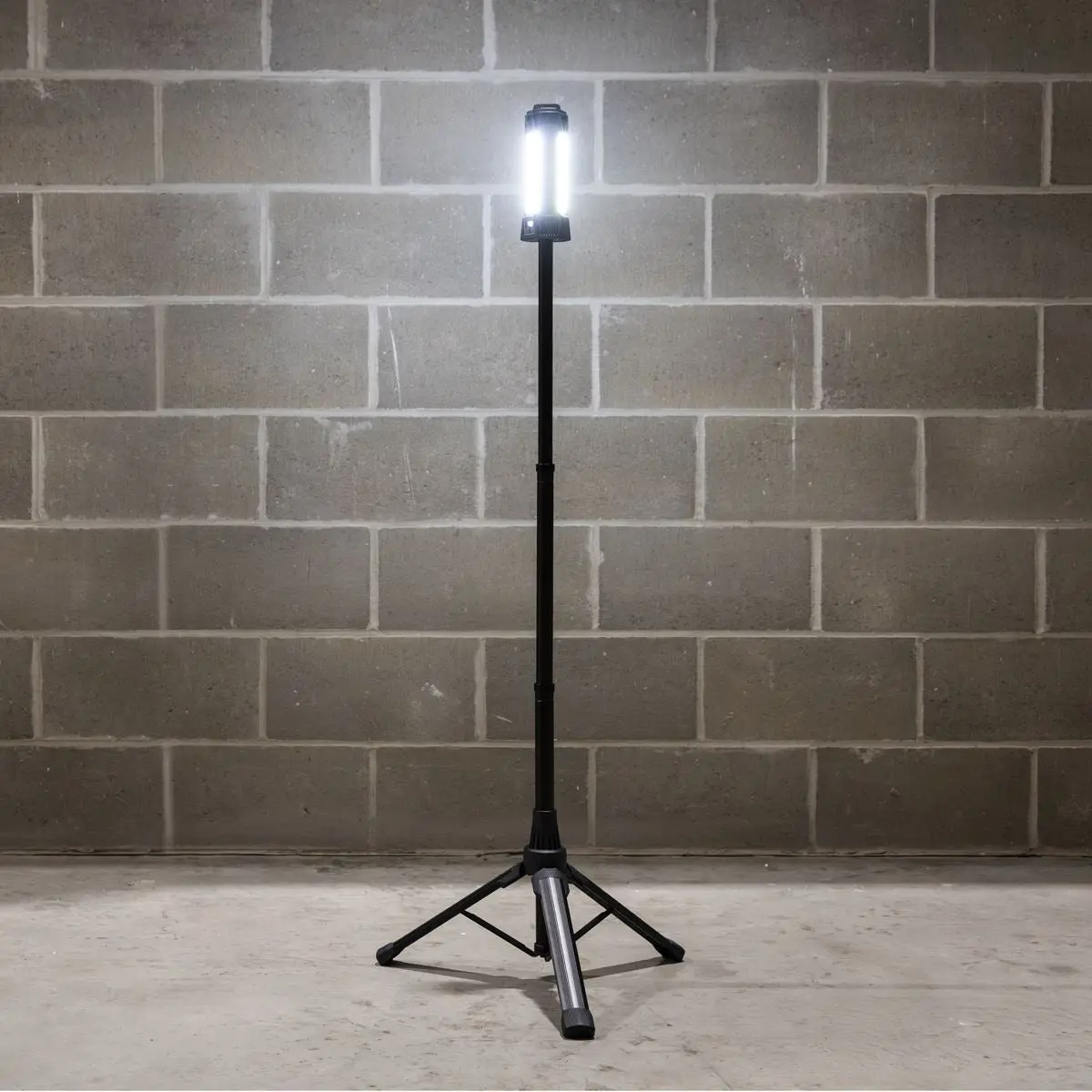 Sealey Rechargeable Flexible Floodlight with Tripod 24W COB LED & 5W SMD LED - Image 9