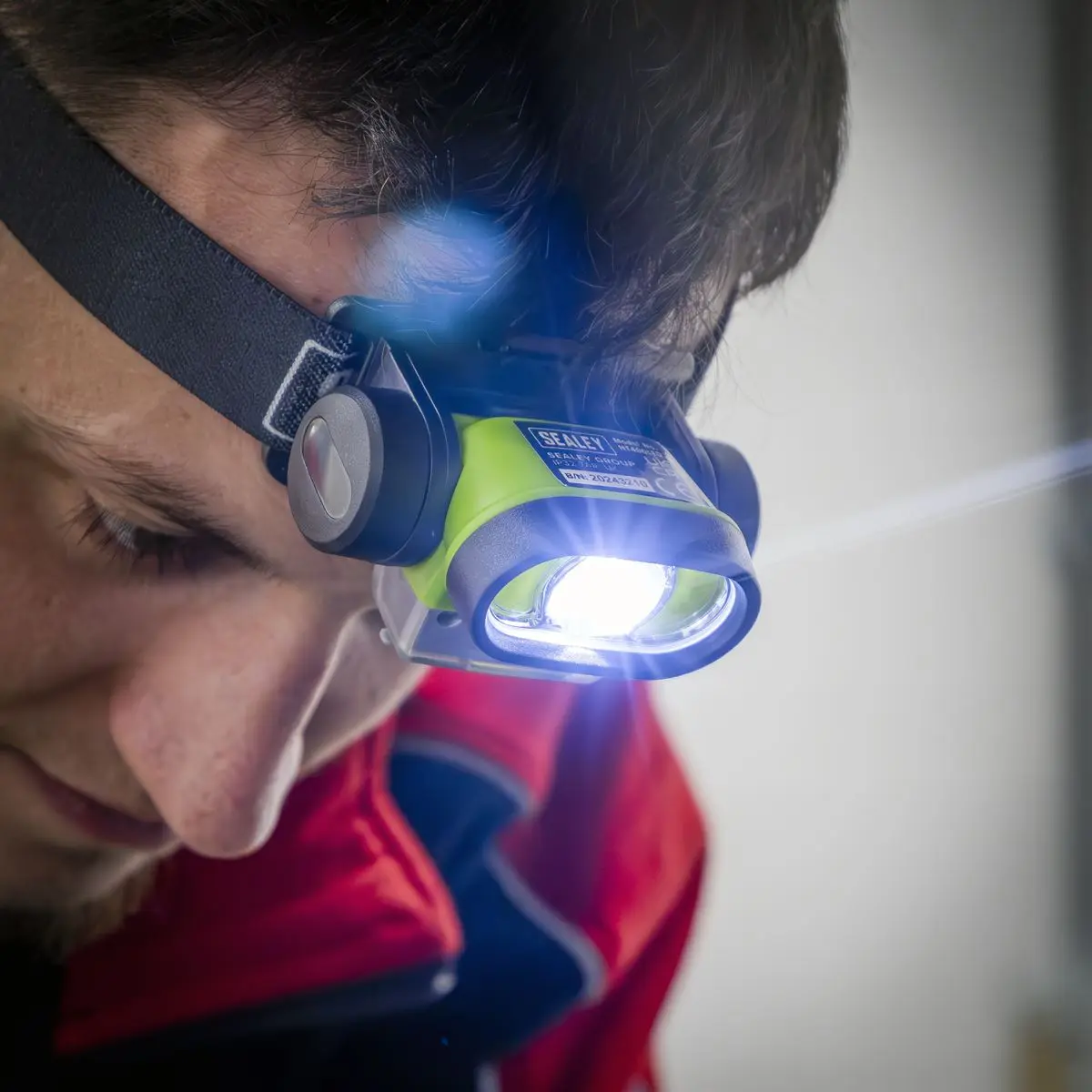 Sealey Rechargeable Head Torch with Auto-Sensor 5W & 3W COB LED - Image 4