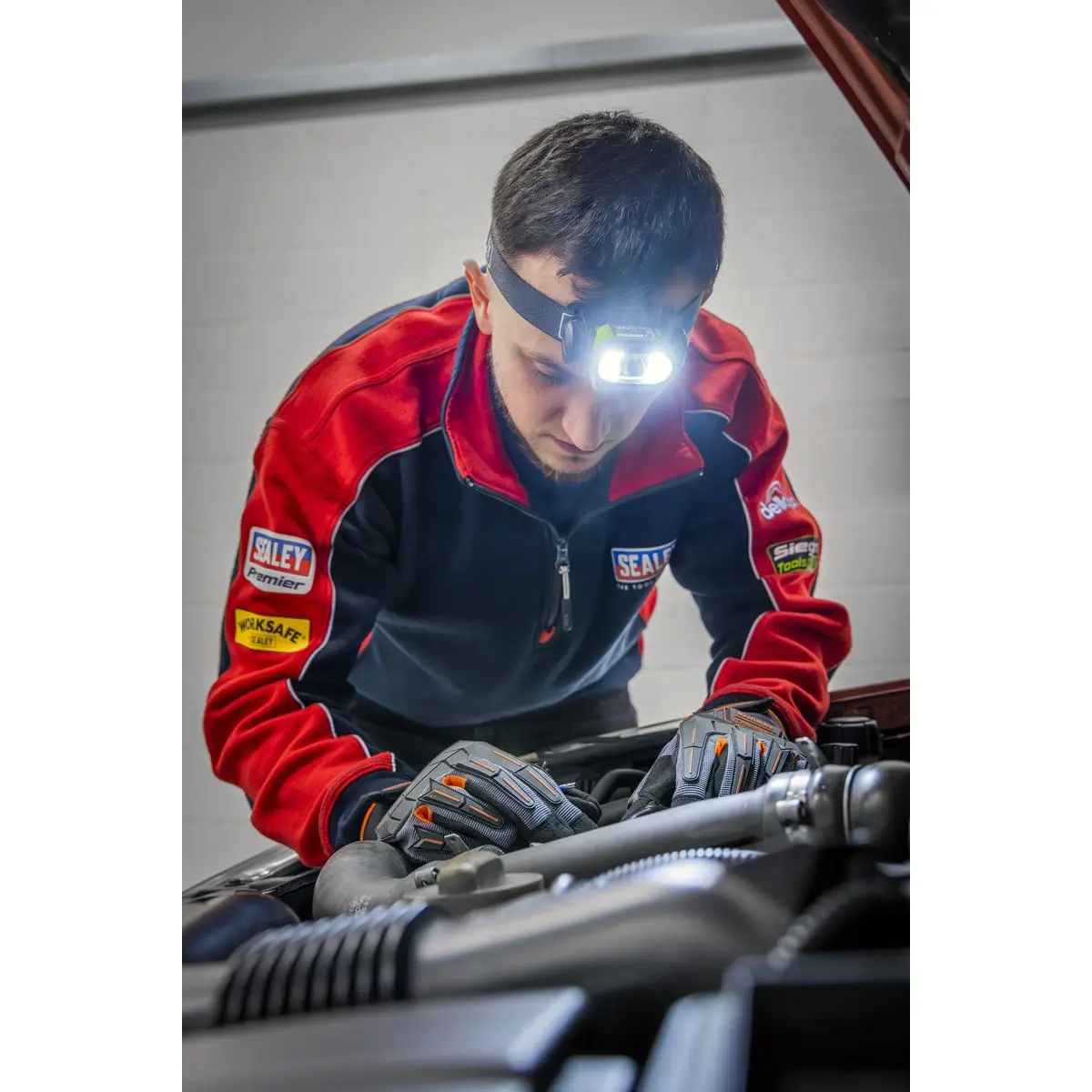 Sealey Rechargeable Head Torch with Auto-Sensor 5W & 3W COB LED - Image 8