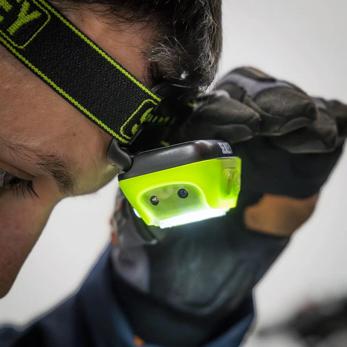 Sealey Rechargeable Head Torch with Auto-Sensor 8W COB LED - Green - Image 2